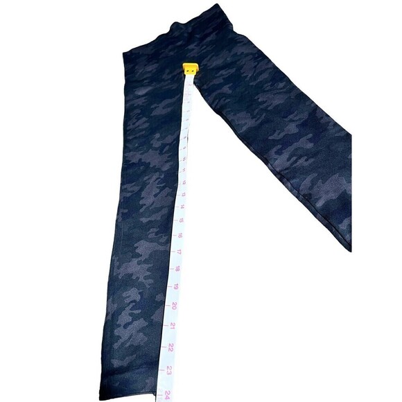 Spanx Look At Me Now Seamless Womens Camo High Waisted Leggings Size Small - Picture 4 of 5